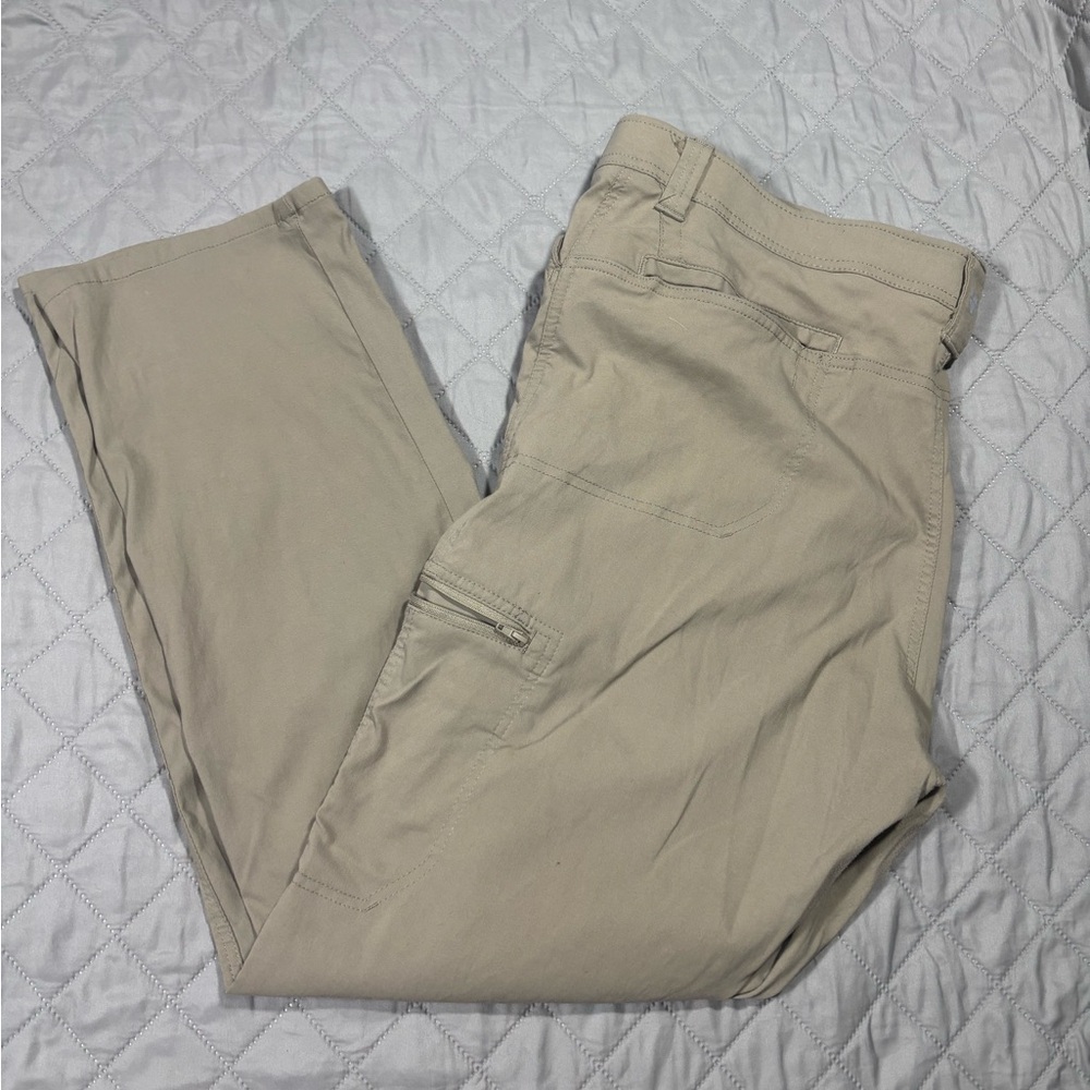 Wrangler Men's Cargo Pants in Light Tan